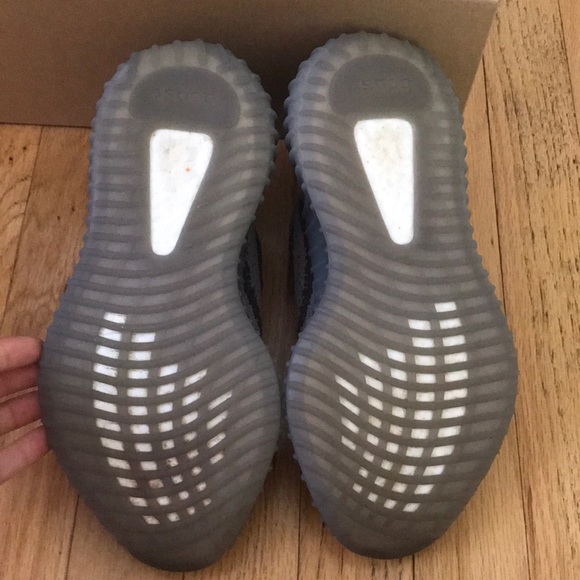 YEEZY BOOST 350 V2 BELUGA 2.0 - Picture 5 of 7